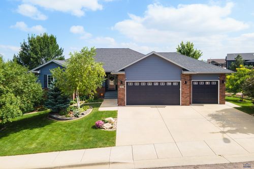605 Enchanted Pines Dr, Rapid City, SD, 57701-9258 | Card Image