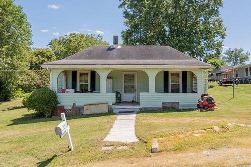 835 W Madison St, Wytheville, VA, 24382-2817 | Card Image