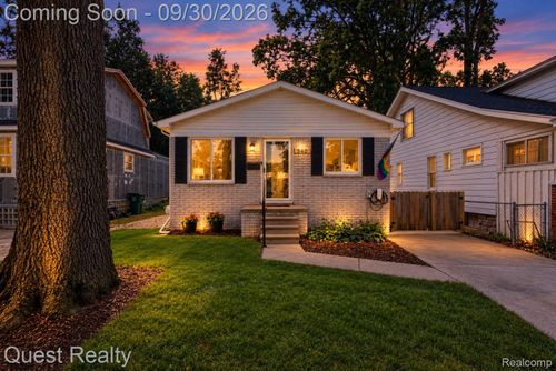 546 E Drayton St, Ferndale, MI, 48220-1329 | Card Image