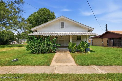 109 W Bell Ave, Mendenhall, MS, 39114-3701 | Card Image