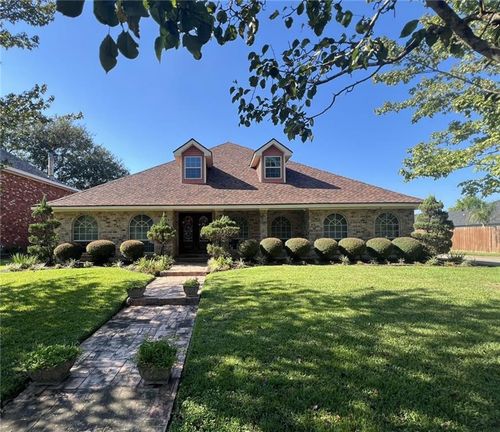 11051 Lake Forest Blvd, New Orleans, LA, 70127-2815 | Card Image