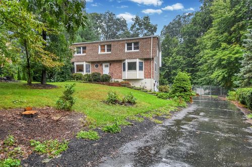 17 Esquire Rd, New City, NY, 10956-3326 | Card Image