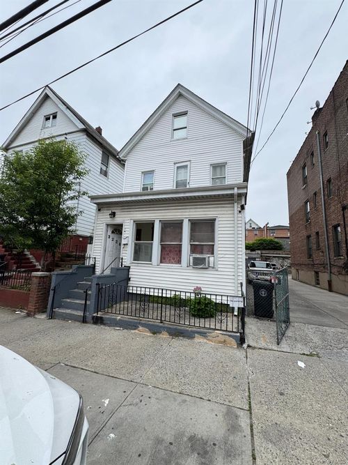 32 103rd St, East Elmhurst, NY, 11369-2514 | Card Image