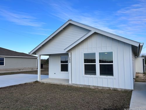 204 County Road 485, Castroville, TX, 78009-5824 | Card Image