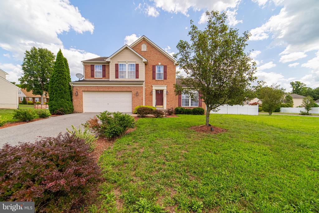 Falcon Way, Vineland, NJ 08360