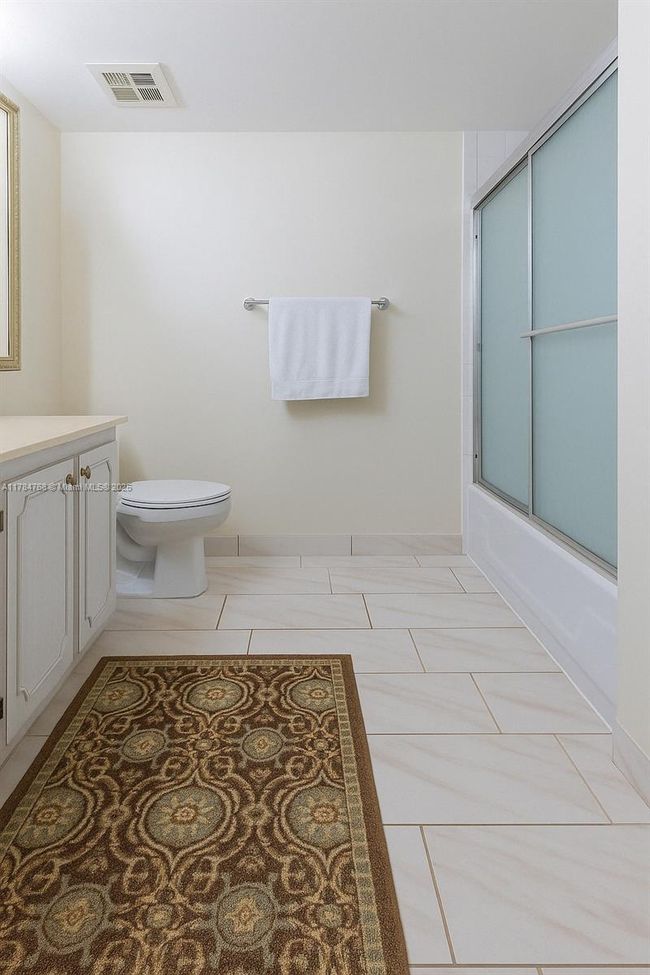 PH-1 - 100 Golden Isles Dr, Condo with 1 bedrooms, 2 bathrooms and null parking in Hallandale Beach FL | Image 12