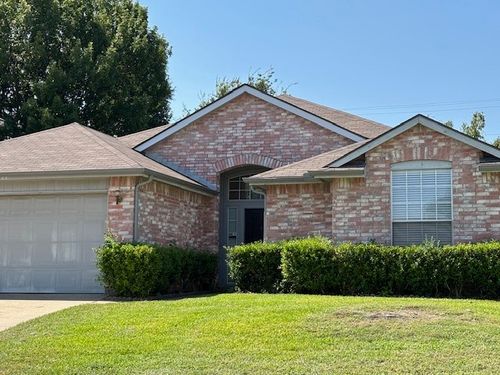 2200 Belton Dr, Arlington, TX, 76018-2554 | Card Image