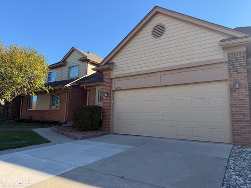 16756 Country Ridge Ct, Macomb, MI, 48044-5203 | Card Image