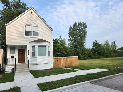 9011 S Dauphin Avenue, House other with 3 bedrooms, 2 bathrooms and null parking in Chicago IL | Image 2