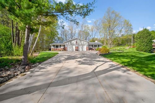 2120 Willowbrook Dr, West Bend, WI, 53090-1780 | Card Image