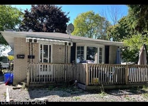 upper-121 Roberts Cres, Kitchener, ON, N2E1A6 | Card Image