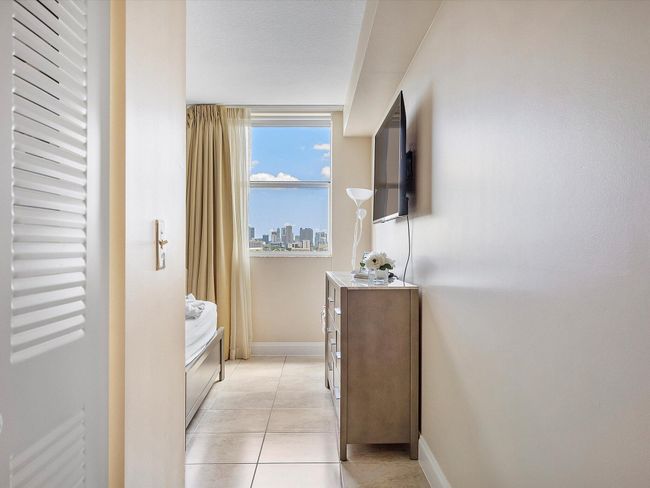 802 - 1 Glen Royal Pkwy, Condo with 2 bedrooms, 2 bathrooms and null parking in Miami FL | Image 22