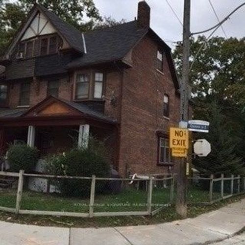 main-1-2352 Queen St E, Toronto, ON, M4E1G9 | Card Image