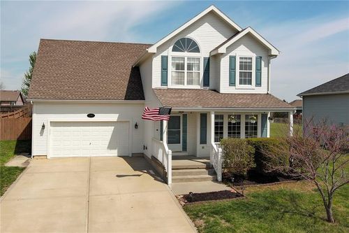 2156 Shenandoah Dr, Leavenworth, KS, 66048-6533 | Card Image