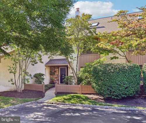 68 Highgate Ln, BLUE BELL, PA, 19422-2156 | Card Image