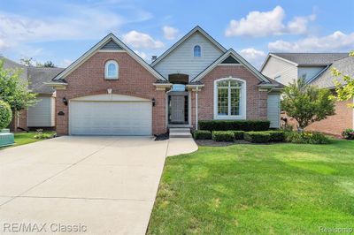 47327 Hunters Park Drive, Condo with 4 bedrooms, 3 bathrooms and null parking in Plymouth Twp MI | Image 2