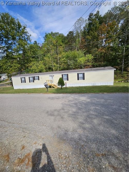 606 Cow Creek Rd, Hurricane, WV, 25526-6284 | Card Image