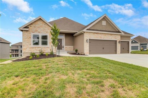 7001 Ne 103rd St, Kansas City, MO, 64156-7702 | Card Image