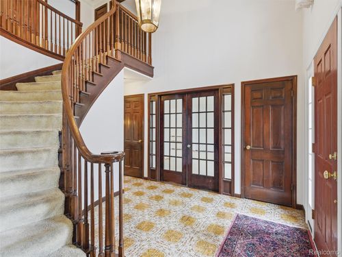 1135 Hickory Hill Dr, Rochester Hills, MI, 48309-1706 | Card Image