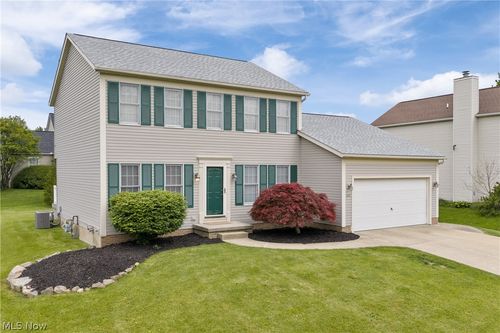 668 Oakcrest Dr, Wadsworth, OH, 44281-8604 | Card Image