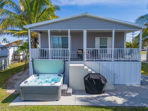 2801 York Rd, ST. JAMES CITY, FL, 33956-2265 | Card Image