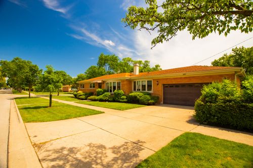 6851 W Dobson Street, Niles, IL, 60714 | Card Image
