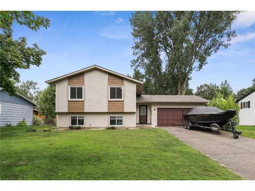 471 105th Ave Nw, Coon Rapids, MN, 55448-4906 | Card Image