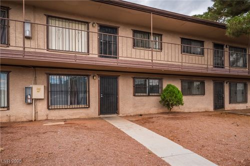 16-585 S Royal Crest Cir, Las Vegas, NV, 89169-3893 | Card Image