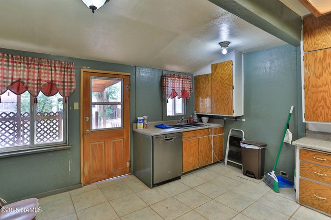 219 W Elm St, House other with 3 bedrooms, 1 bathrooms and null parking in Winslow AZ | Image 8