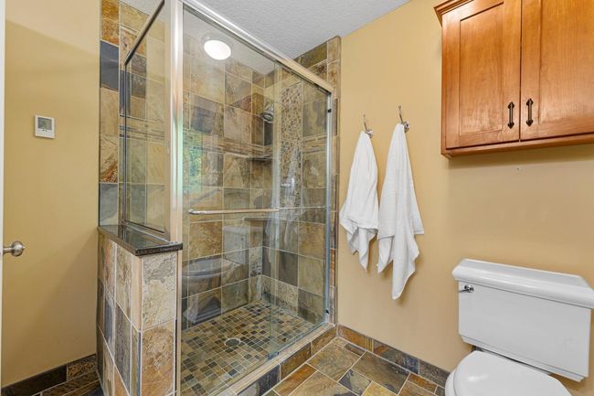 37 Main bathroom.jpg | Image 32