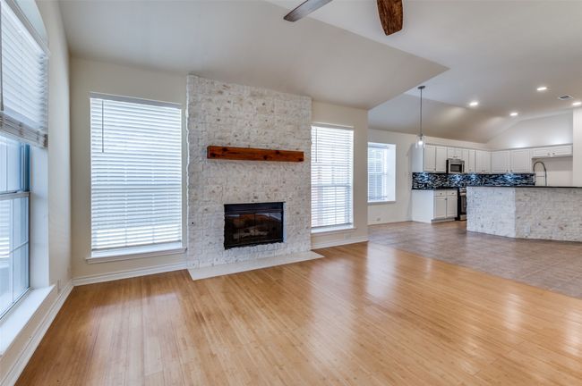 6717 Candlecreek Ln, House other with 4 bedrooms, 2 bathrooms and null parking in Plano TX | Image 12