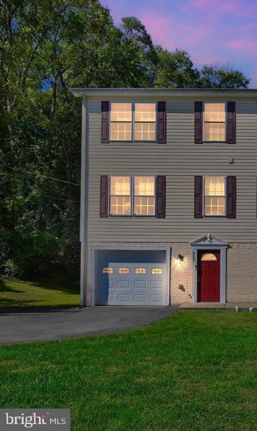 427 Hill St, FRONT ROYAL, VA, 22630-2107 | Card Image