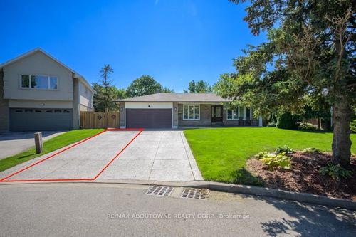 2444 Woburn Cres, Oakville, ON, L6L5E9 | Card Image