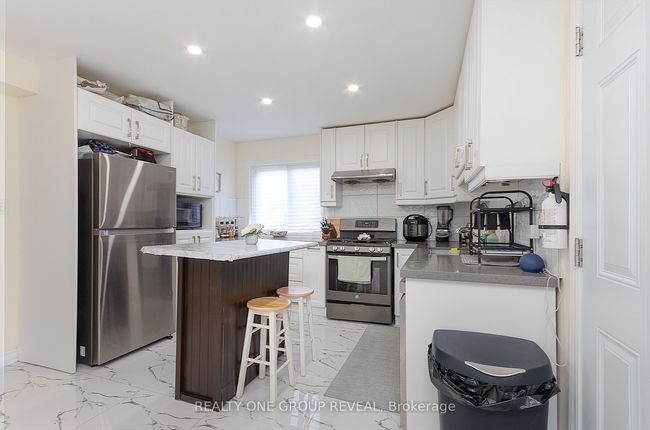 839 Modlin Rd, House attached with 5 bedrooms, 3 bathrooms and 3 parking in Pickering ON | Image 6