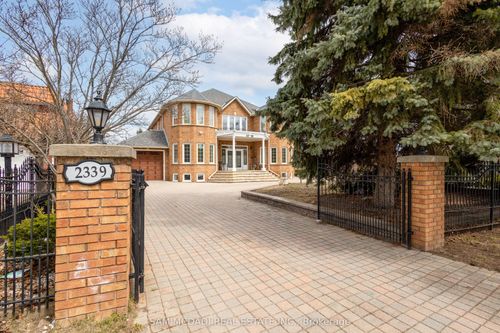 2339 Glengarry Rd, Mississauga, ON, L5C1Y1 | Card Image