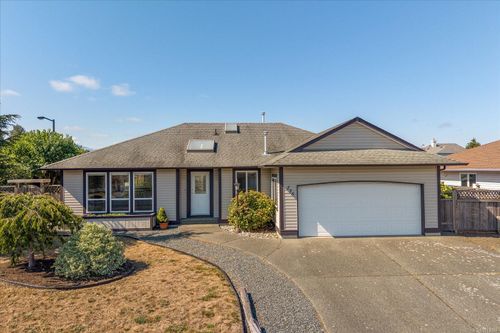255 Strawberry Cres, Parksville, BC, V9P2W7 | Card Image