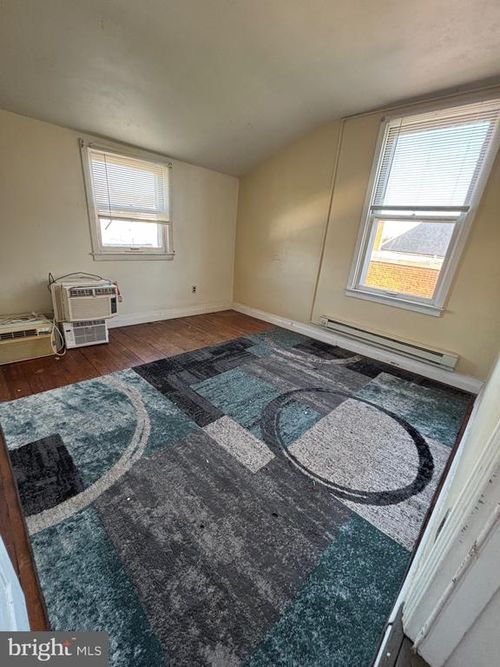 2-22 S 6th St, OXFORD, PA, 19363-1609 | Card Image