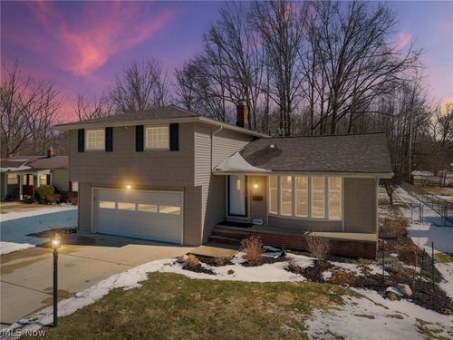 5729 Forest Ridge Dr, North Olmsted, OH, 44070-4115 | Card Image