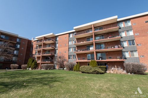 apt-205n-18 E Old Willow Rd, Prospect Heights, IL, 60070-1923 | Card Image