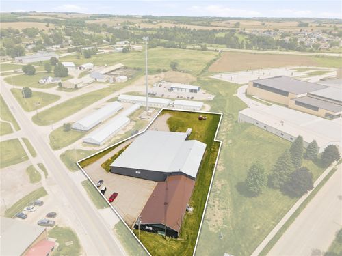 d-301 Old Dubuque Rd, Anamosa, IA, 52205 | Card Image