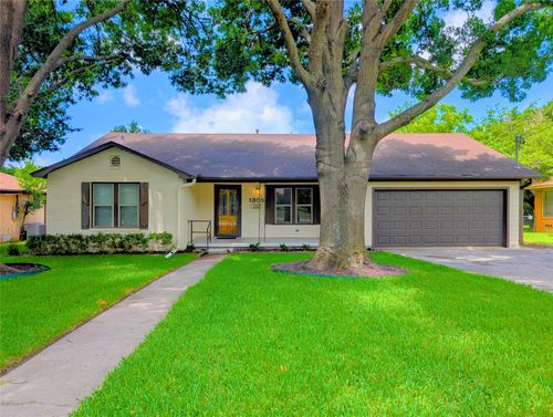 1305 Hillcrest Blvd, Gainesville, TX, 76240-2820 | Card Image