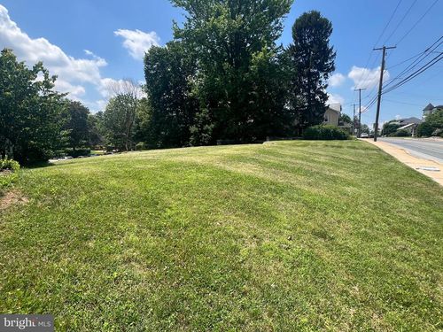 15 W State St, QUARRYVILLE, PA, 17566-1128 | Card Image