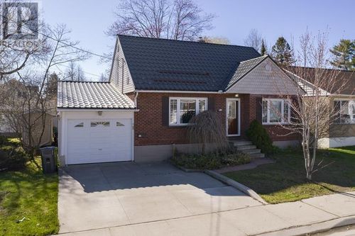 72 Coulson Ave, Sault Ste. Marie, ON, P6A3X5 | Card Image