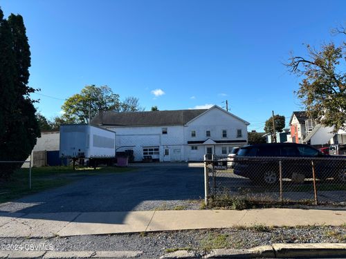 425 Race St, Sunbury, PA, 17801-2009 | Card Image