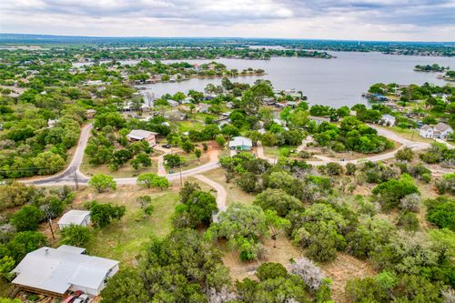 204 W Lakeshore Dr, Llano, TX, 78643-9205 | Card Image