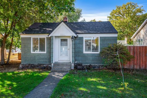 5211 N Lincoln St, Spokane, WA, 99205-5329 | Card Image