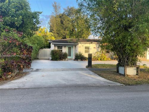 705 E 9th Ct, Hialeah, FL, 33010-4629 | Card Image