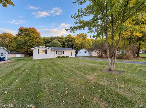 11475 Maple Rd, Birch Run, MI, 48415-8455 | Card Image