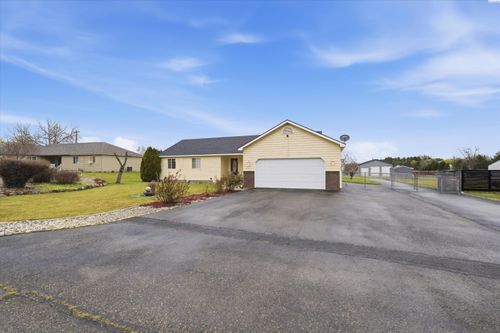 3828 Mountain Meadows Ct, West Richland, WA, 99353-6017 | Card Image