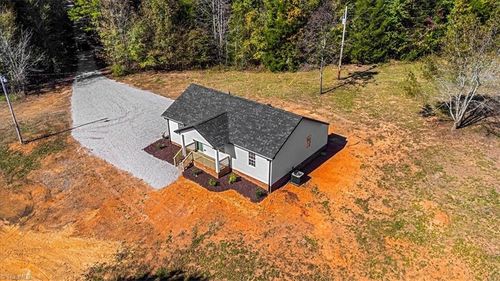 7403 Riverside Rd, Seagrove, NC, 27341-8428 | Card Image